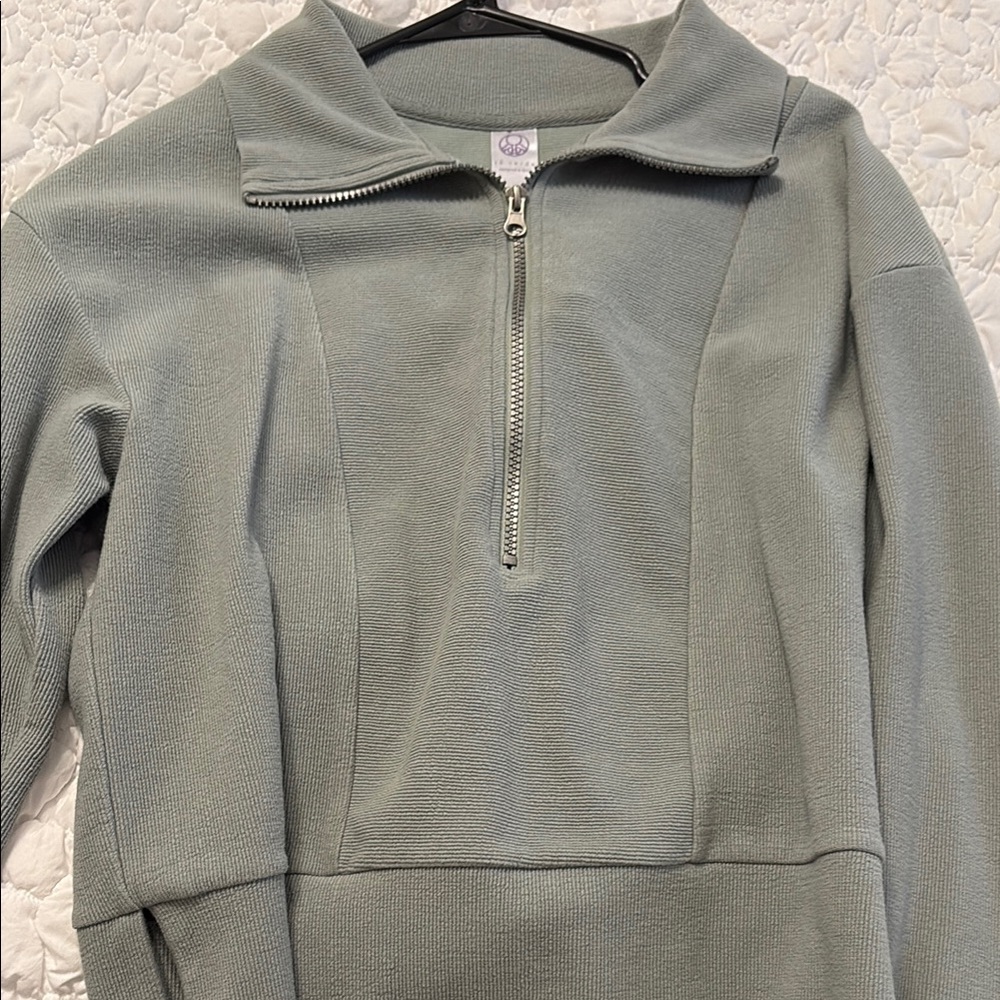 Te Verde Sage Green Quarter-Zip Top